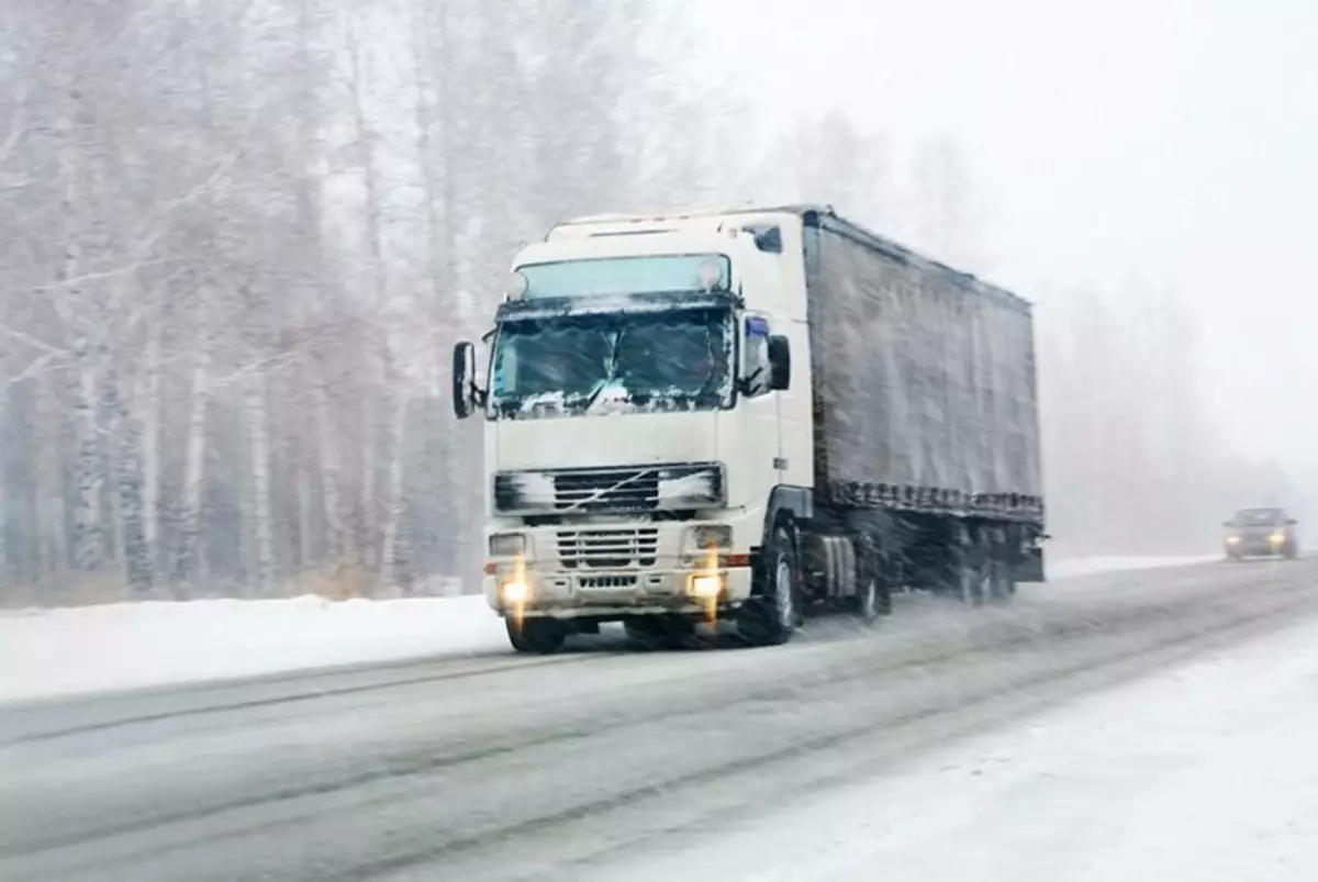 Республиканские трассы закрыты в пяти регионах Казахстана из-за непогоды