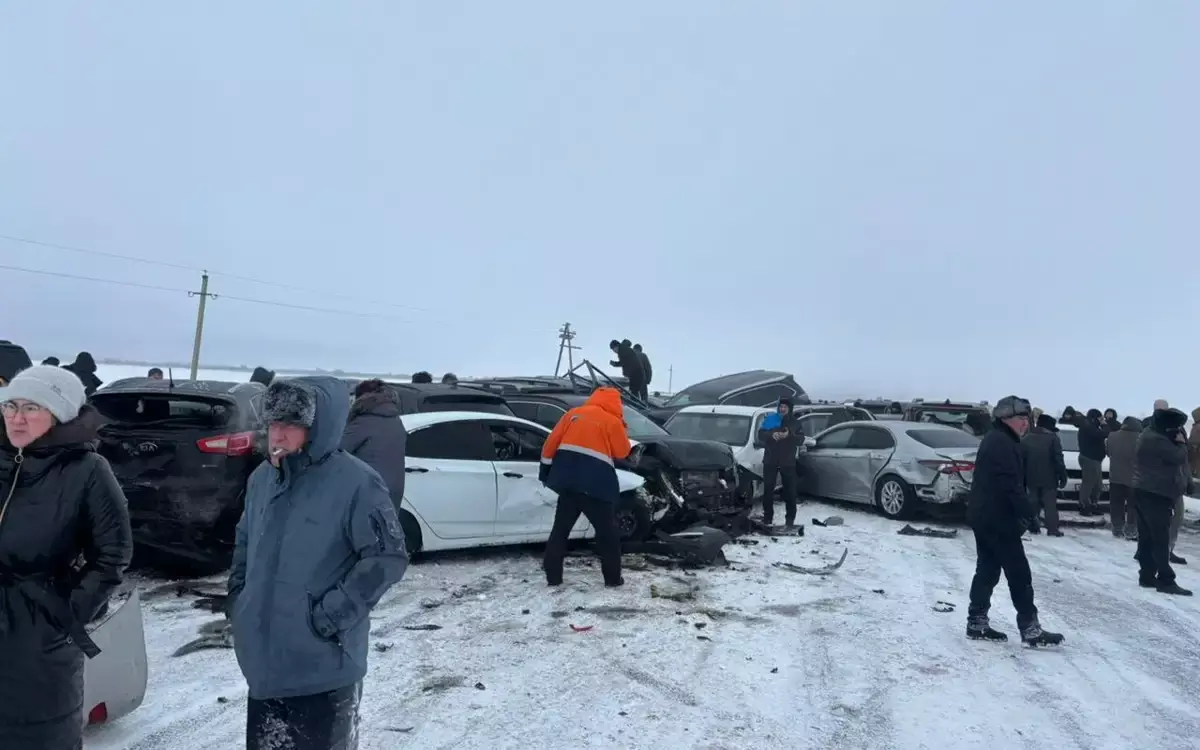 Массовое ДТП на трассе в Акмолинской области: число пострадавших машин достигло почти 100