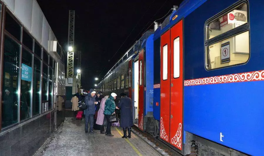 Ауа райының салдарынан жолда қалғандар пойызбен жеткізіледі