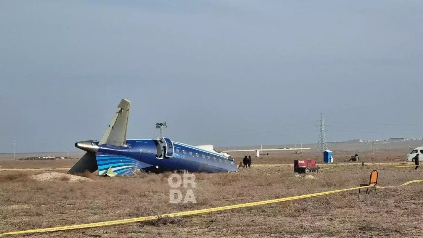 Черные ящики самолёта Embraer, разбившегося близ Актау, прибыли в Бразилию