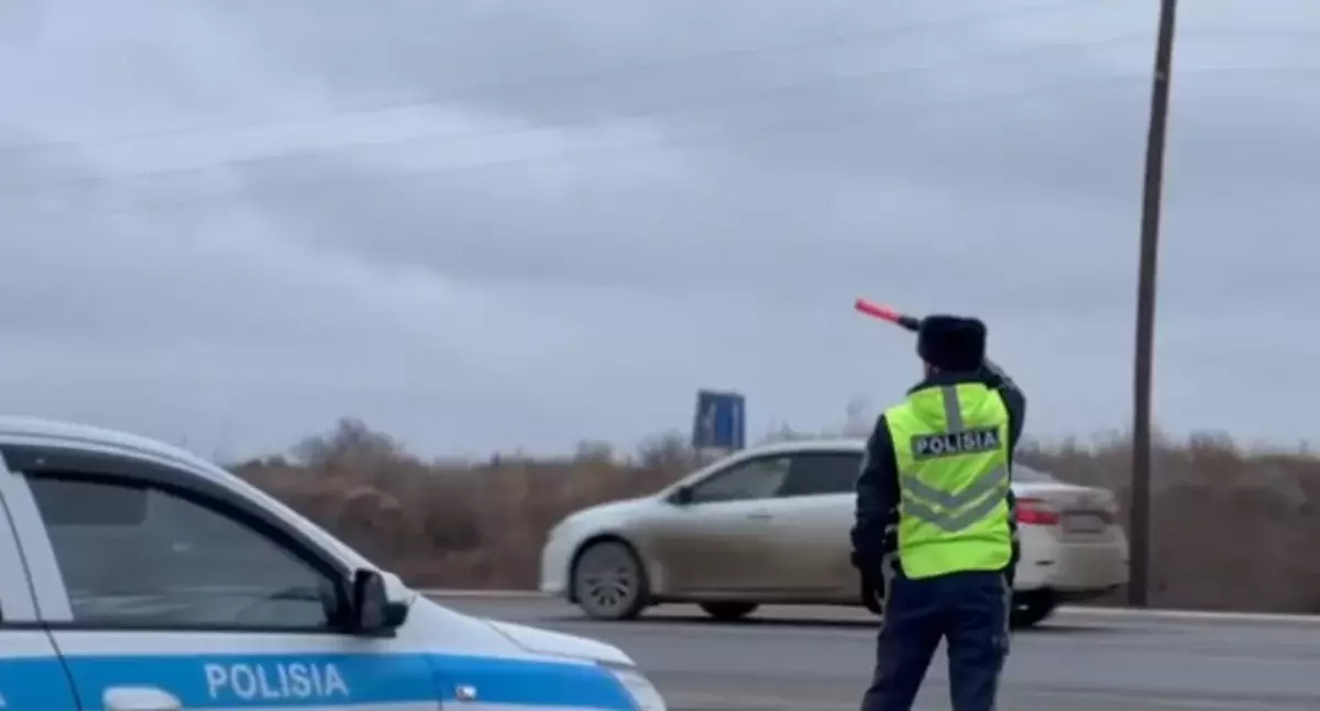 Полиция сопровождает колонну машин на трассе «Самара- Шымкент»