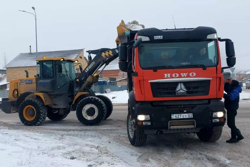 Более 38 тысяч кубометров снега вывезли за день из Астаны