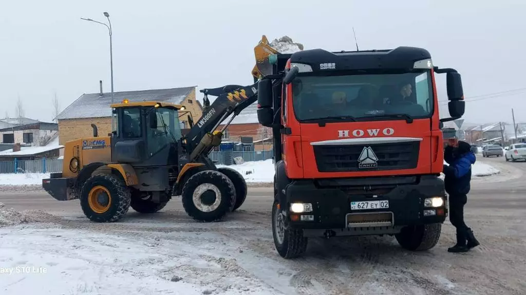 Из Астаны за день вывезли более 38 тысяч кубометров снега