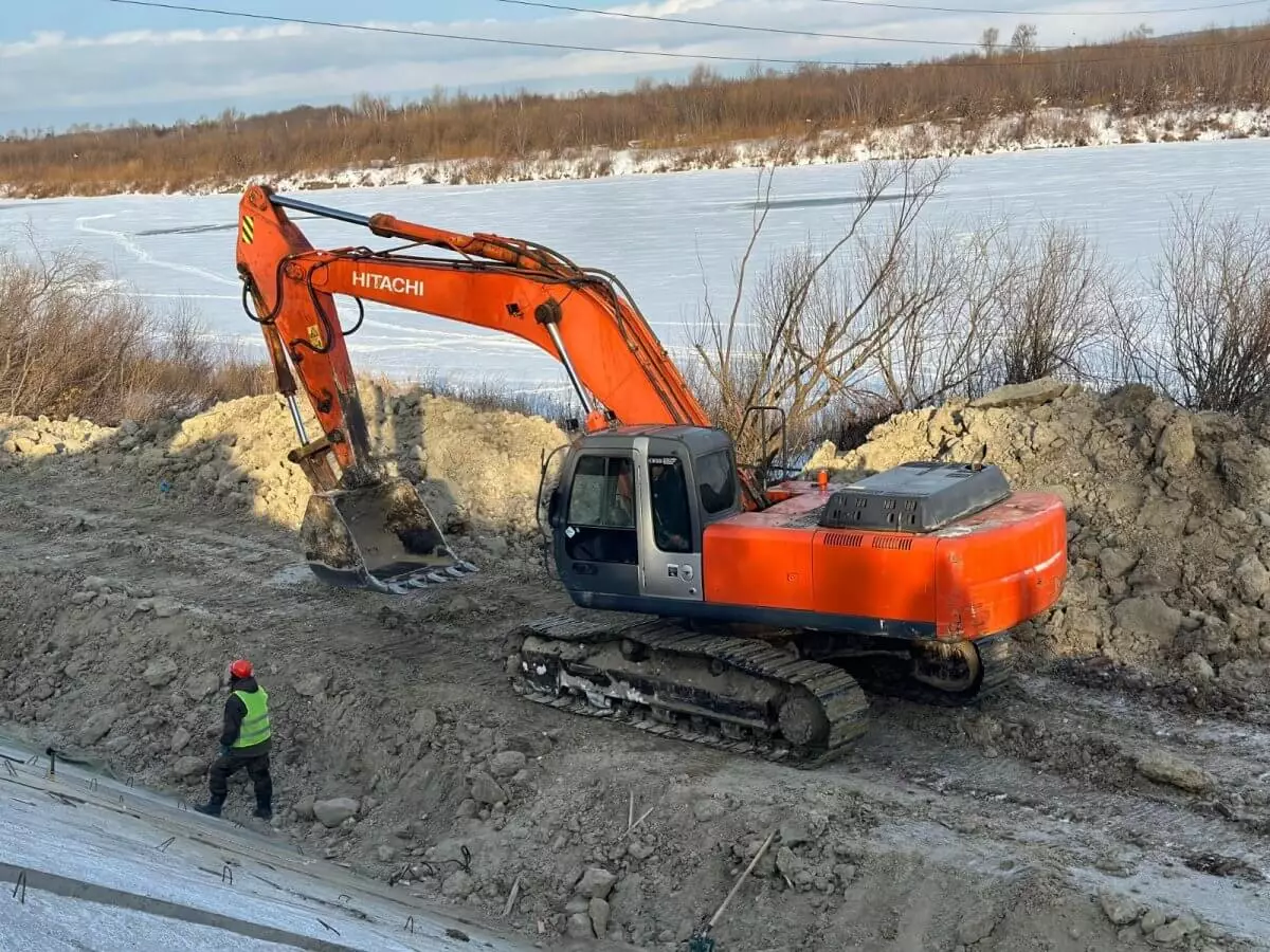 Реконструкцию дамбы в Петропавловске проверили депутаты