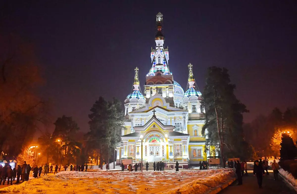 Рождество: Алматы әкімі Ерболат Досаев православ христиандарын мерекемен құттықтады