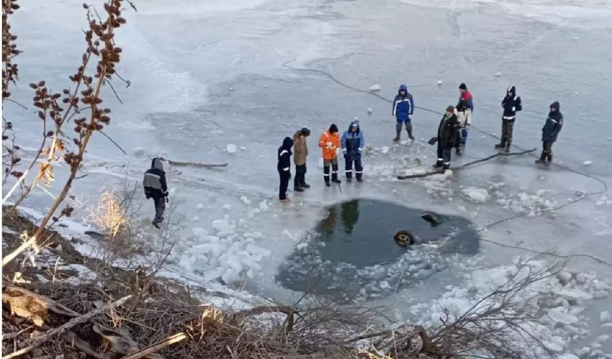 Жарты жылдай уақыт бұрын жоғалып кеткен ер адам Жайық өзеніне көлігімен бірге батып кеткен