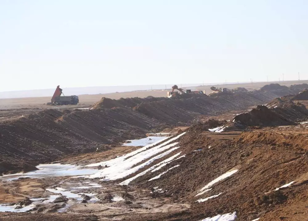 В Казахстане возводят дамбы для защиты от паводков