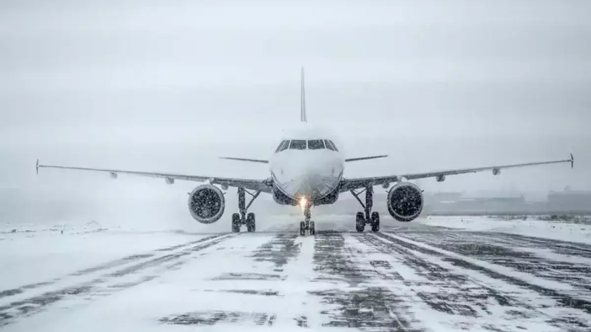 Самолет Air Astana экстренно сел в Актау из-за технической неисправности