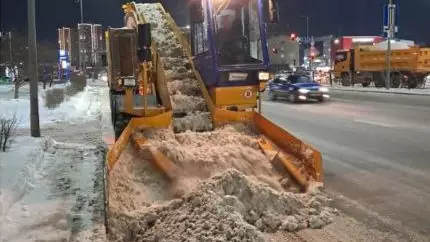 Астанада қар күреу жұмыстары тәулік бойы тоқтаусыз жалғасуда