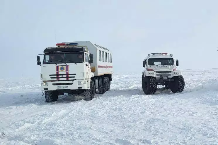 Четыре авто с пассажирами застряли в снежном плену в Жетысу