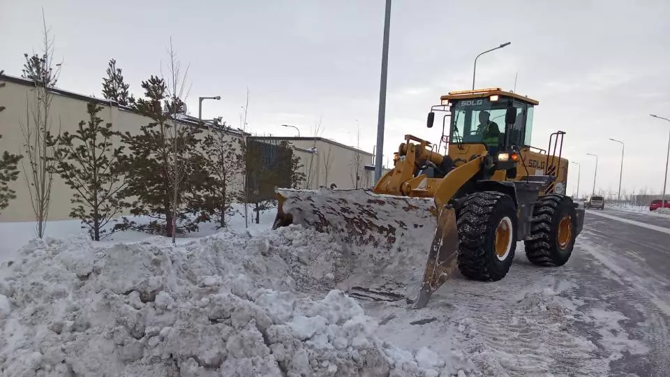 Астанада қар тазалауға 2 600-ден астам жол жұмысшы жұмылдырылды