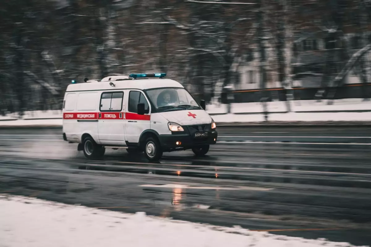 40 жастағы әйел екі баласын пышақтап, кейін өз-өзіне қол жұмсады