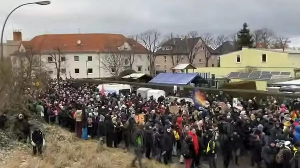 Массовые протесты сопровождают съезд «Альтернативы для Германии»