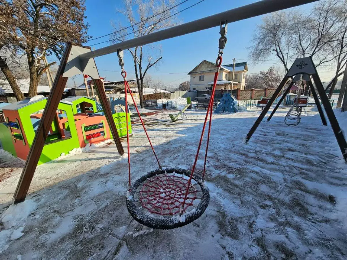 Новые игровые комплексы, спортивные снаряды: один из алматинских пустырей благоустроили