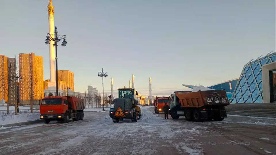 Астанада қар тазалауға 2400-ден астам жол жұмысшысы жұмылдырылды