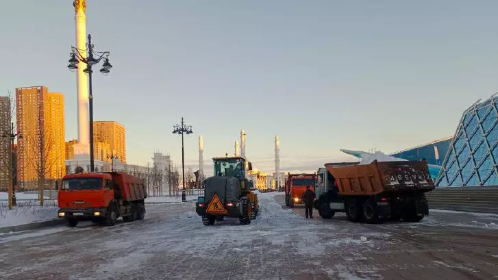 Астанада қар тазалауға 2400-ден астам жол жұмысшысы жұмылдырылды