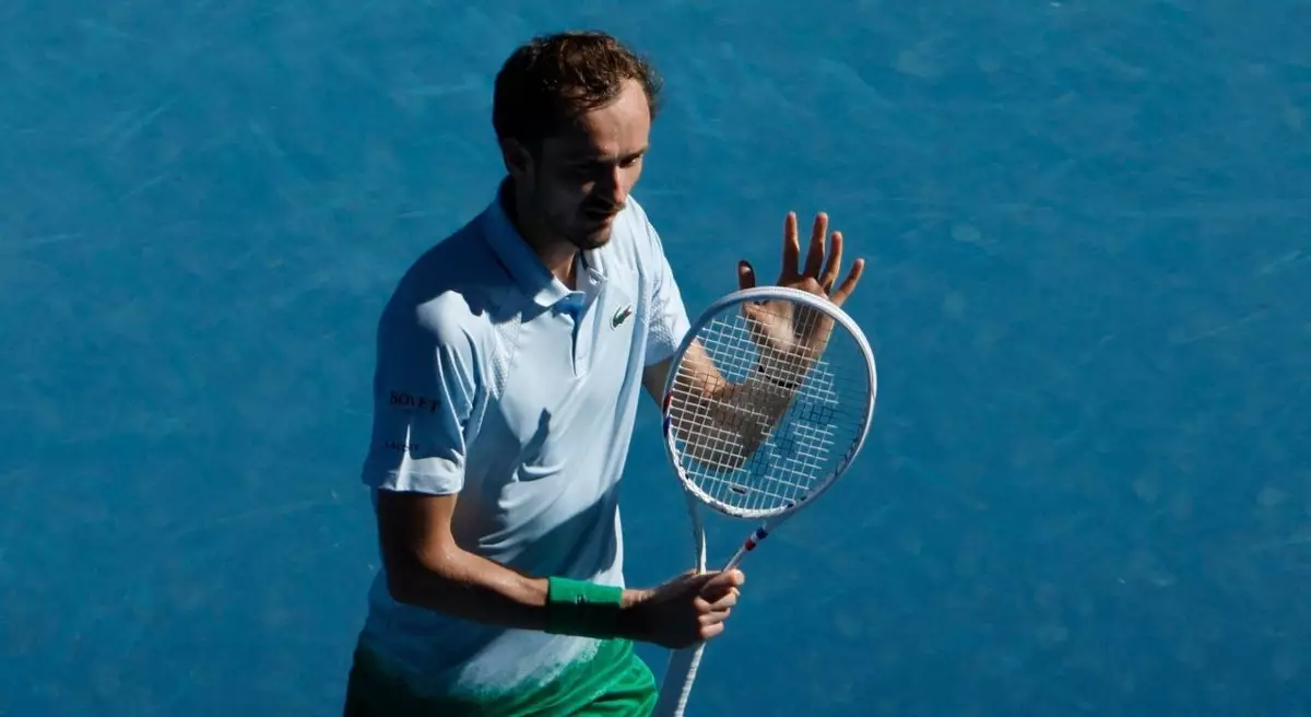 Медведев в пяти сетах вырвал победу над 418-й ракеткой мира Самреем на Australian Open