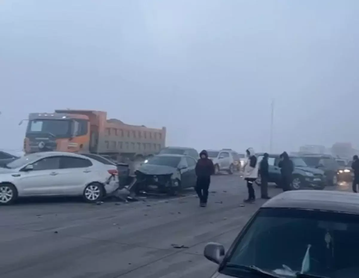 18 машин столкнулись на трассе в Алматинской области из-за тумана — видео