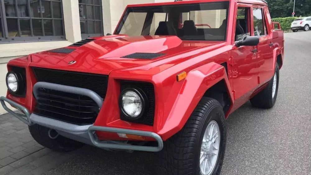 Редчайший Lamborghini LM002 выставили на продажу