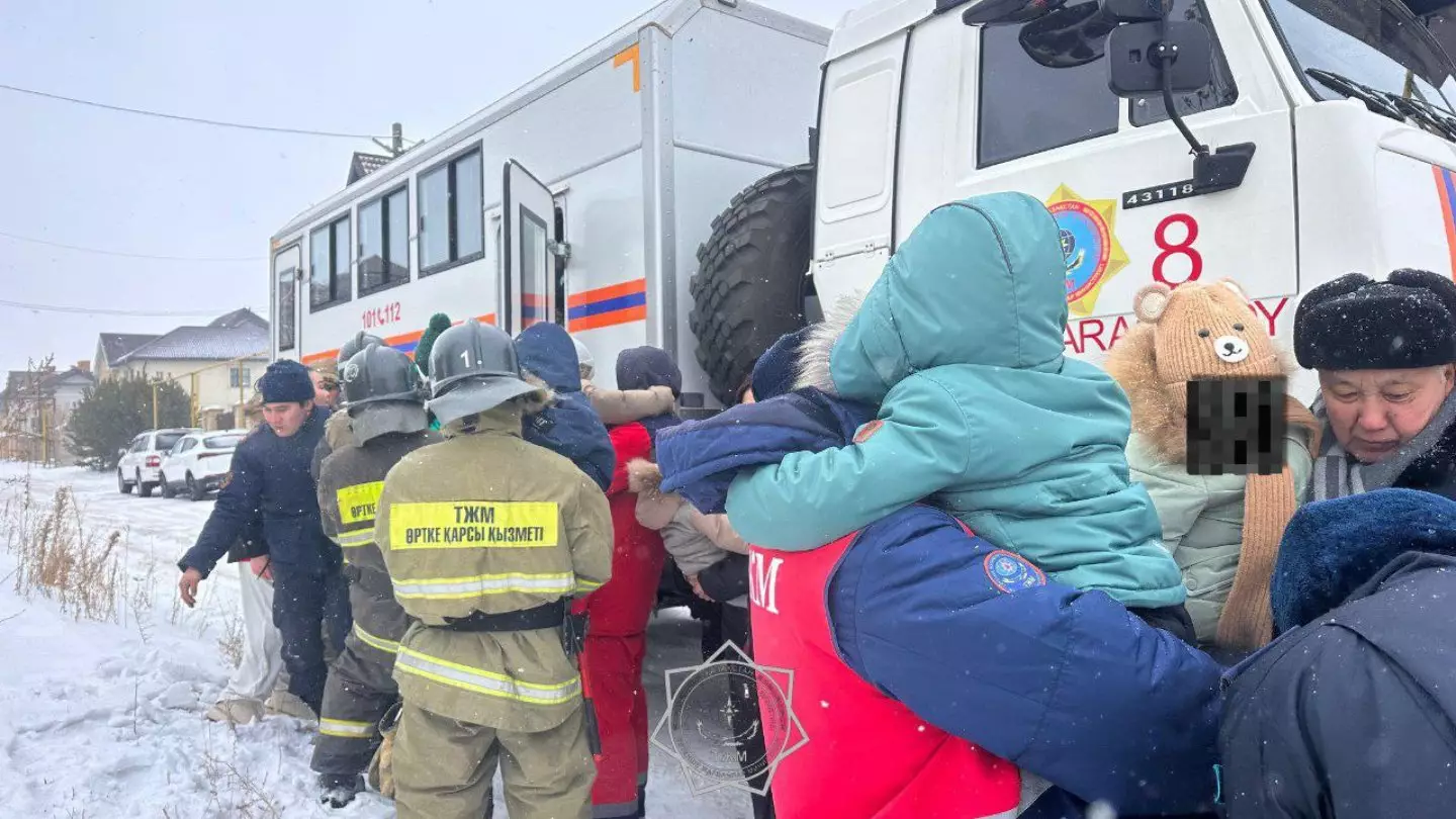 Десятки детей пришлось срочно эвакуировать из детского сада в Караганде