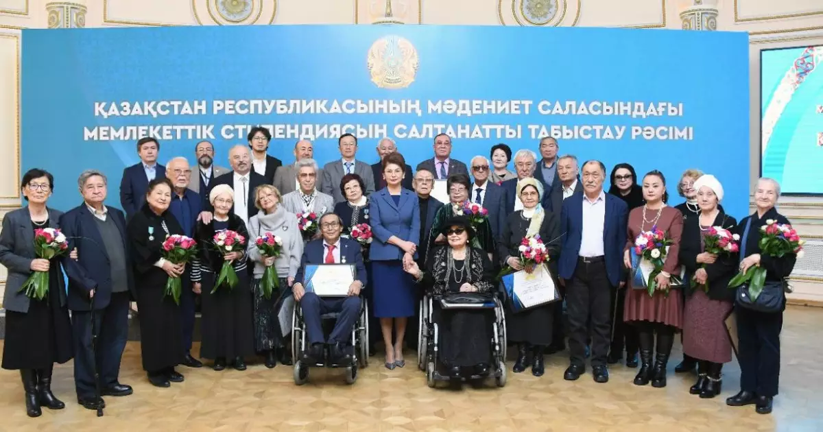   Аида Балаева зиялы қауым  өкілдеріне мемлекеттік стипендия табыстады   