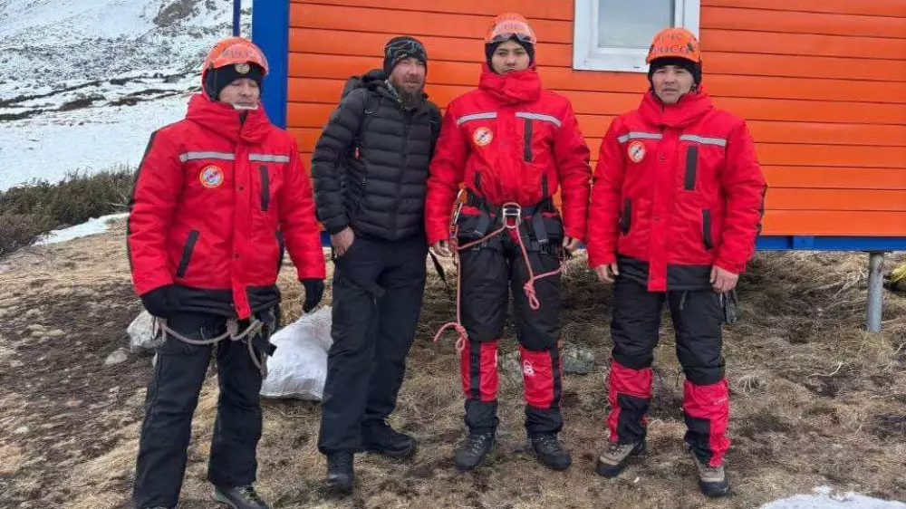 Пропавшего три дня назад туриста обнаружили в горах Алматинской области