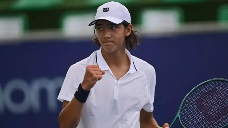 17-летний казахстанец стартовал с победы с юниорском Australian Open