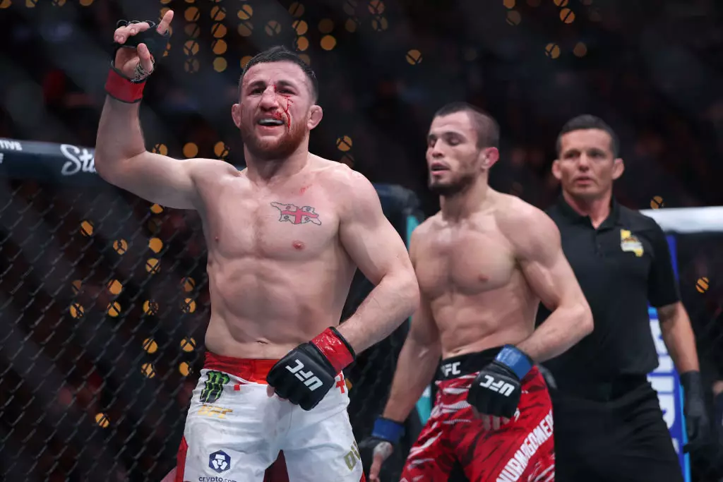 Умар Нурмагомедов проиграл Двалишвили на UFC 311: видео первой реакции Хабиба