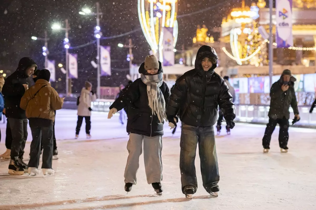 На катке ВДНХ пройдет ночной сеанс катания