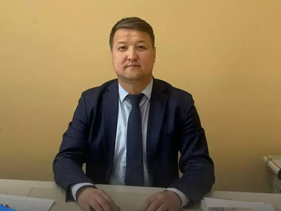 Учитель чуть не погиб при оформлении елки в Семее: замакима попал под следствие
