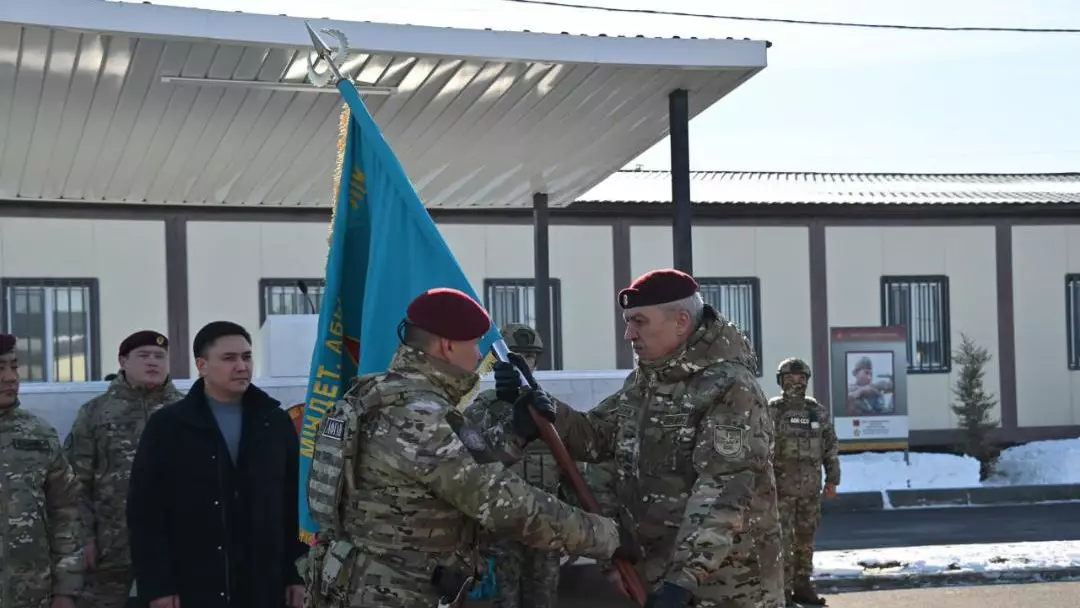 Министр обороны вручил Боевое знамя войсковой части Сил специальных операций