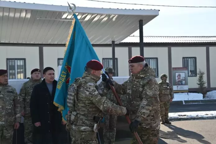 Қорғаныс министрі Арнайы операциялар күштерінің әскери бөліміне Жауынгерлік ту табыстады