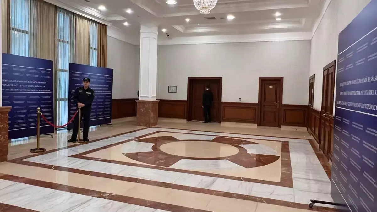 Министры и акимы не будут доступны для СМИ на заседании "слышащего" правительства Бектенова