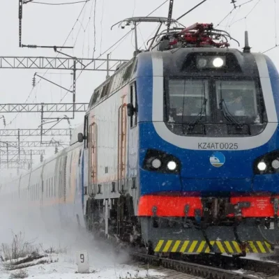 Мужчина попал под поезд и выжил в Атбасаре