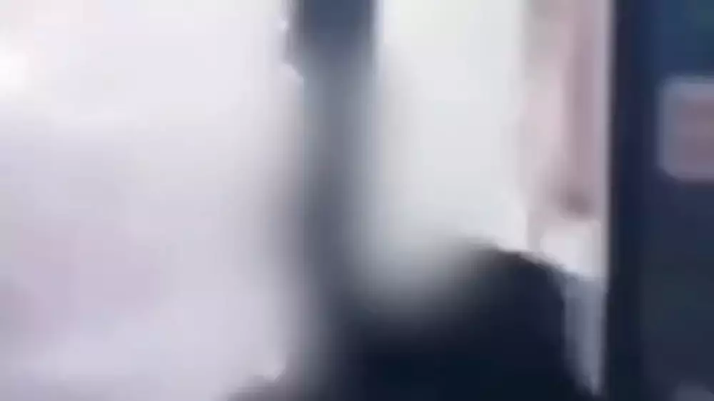 В Астане мужчина разбил остановку головой – видео