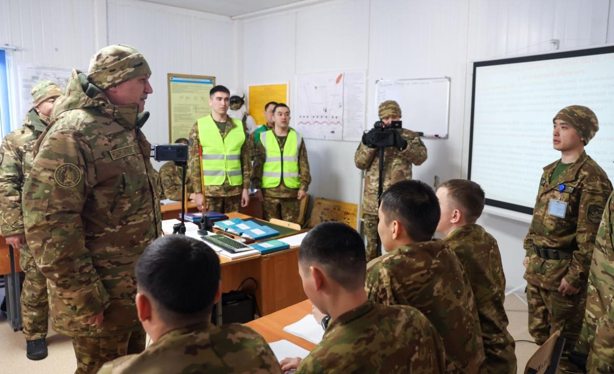 Министр обороны наградил солдата отпуском за образцовую службу