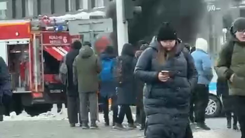 Авто загорелось посреди дороги в районе “Хан Шатыра“ в Астане