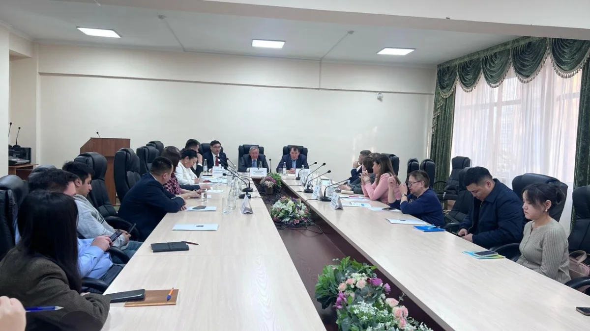 Заң мен тәртіп: Алматыда Антикор өкілдері ҚазҰУ оқытушыларымен кездесті