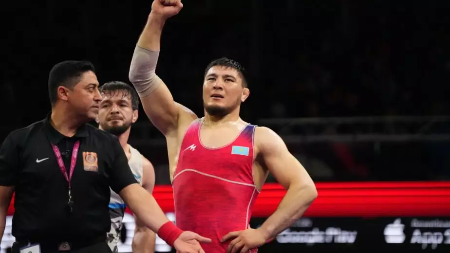 Казахстанский борец выиграл схватку на турнире PWL-8 в Алматы