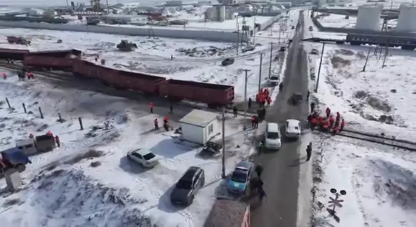 Опубликованы кадры с места крушения поезда в Атырауской области (видео) - новости на Lada.kz 01.03.2025