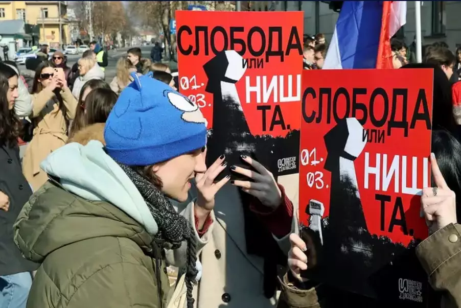 Тысячи студентов вышли на антиправительственные протесты в Сербии