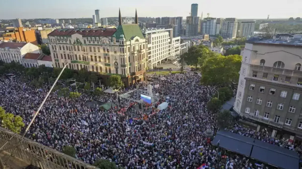 Массовые протесты не утихают в Сербии