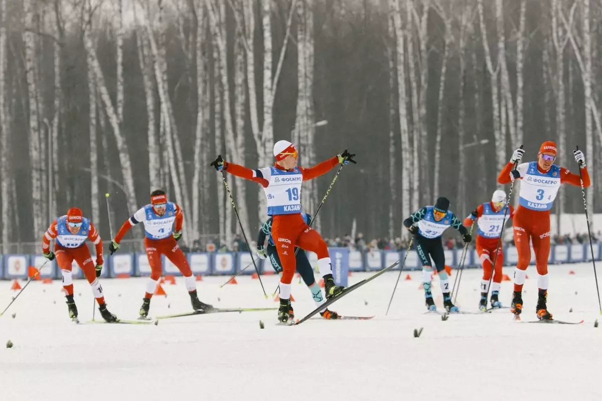 Команда Большунова стала второй в смешанной эстафете на чемпионате России