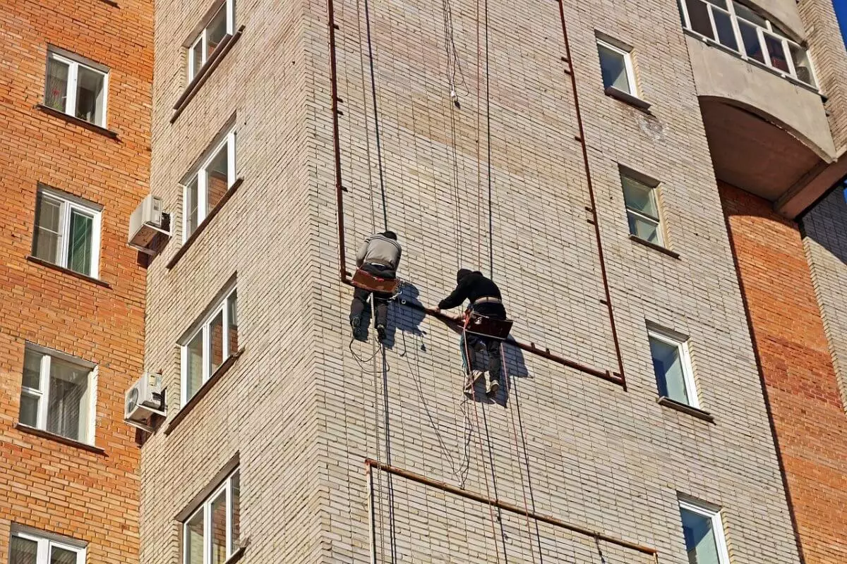 Операцию на высоте провели спасатели в Астане (ВИДЕО)