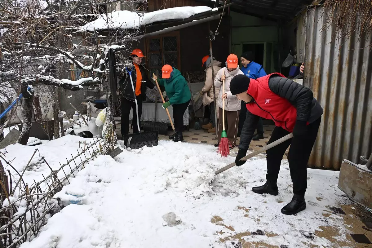 День благодарности в Алматы: волонтеры подарили заботу ветеранам и пенсионерам