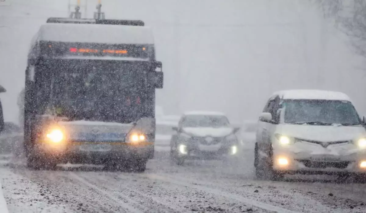 Погода ухудшится на трассах в 10 регионах Казахстана