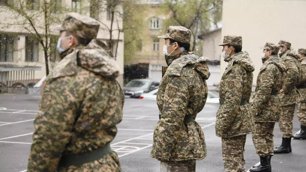 "Получу военный билет и дальше – по специальности": весенний призыв стартовал в Казахстане