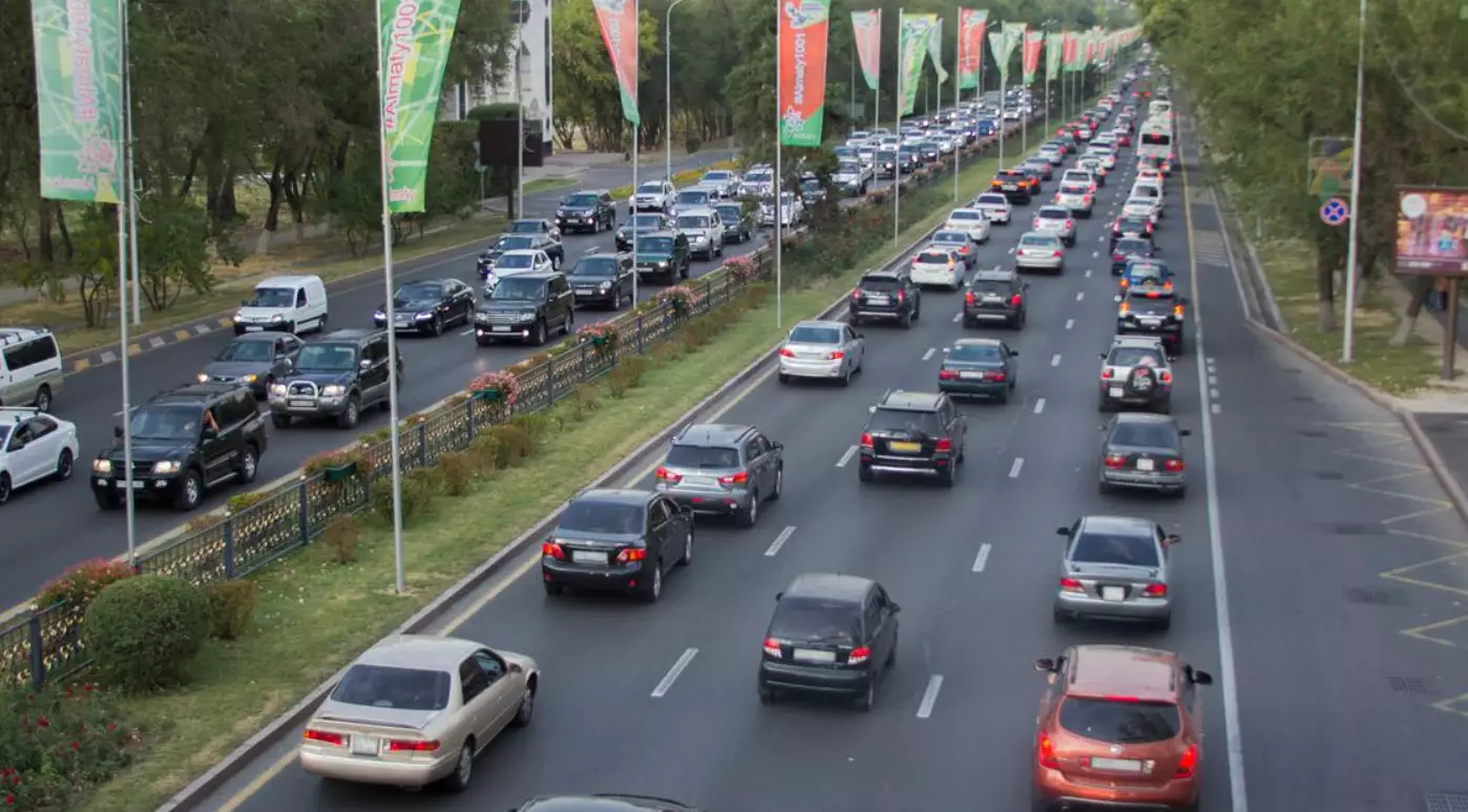 В Алматы начали массовые проверки автомобилей с грязным выхлопом