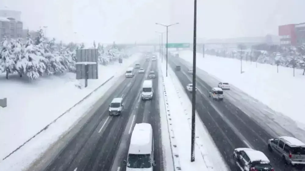 Движение транспорта ограничили в двух областях Казахстана