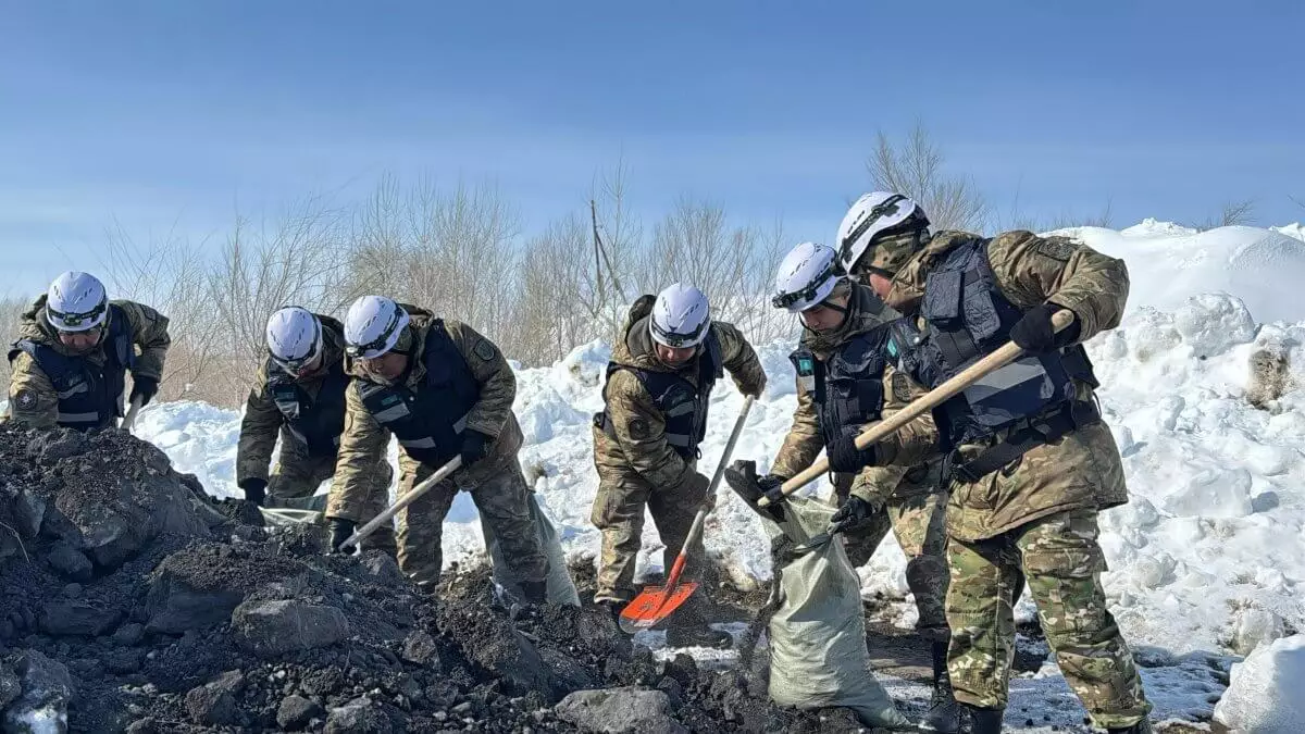 Действия при паводках отработали спасатели Восточного Казахстана